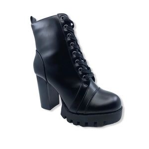 NWT Quinn Heeled Boot